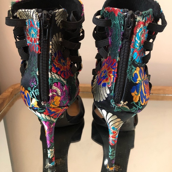 Heels - Picture 3 of 6